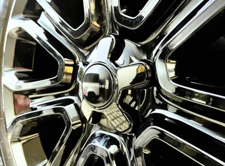 Land Rover - Defender