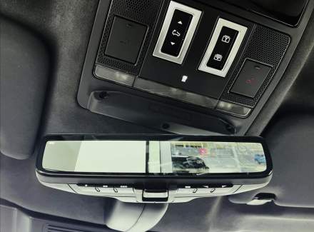 Land Rover - Defender