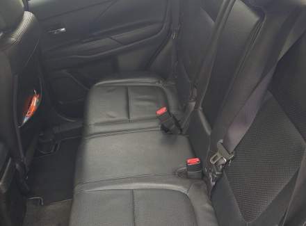 Mitsubishi - Outlander