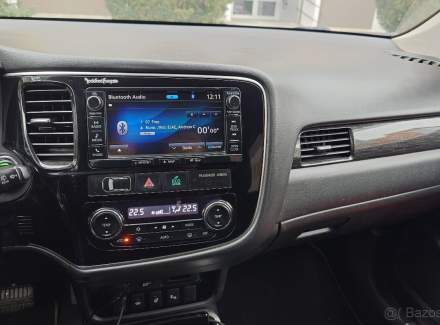 Mitsubishi - Outlander