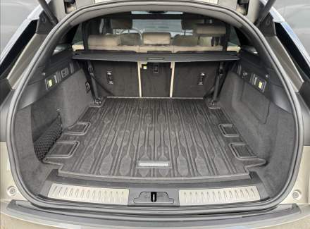 Land Rover - Range Rover Velar