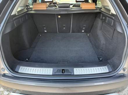 Land Rover - Range Rover Velar