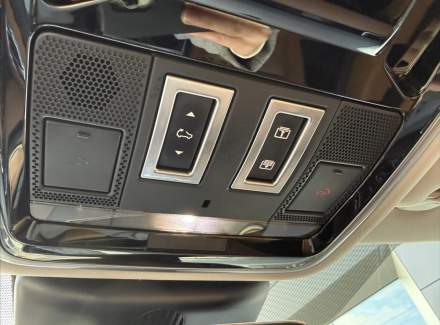 Land Rover - Range Rover Velar