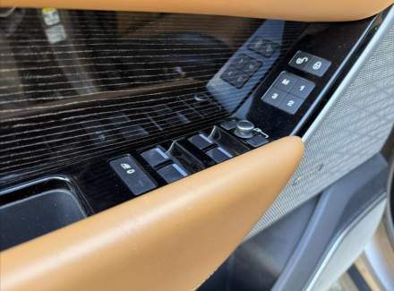 Land Rover - Range Rover Velar