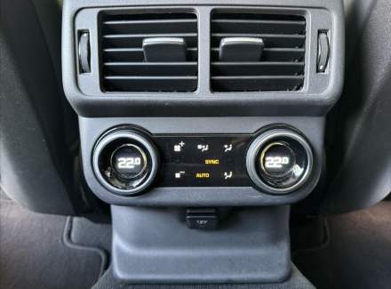 Land Rover - Range Rover Velar