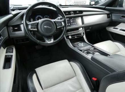 Jaguar - XF