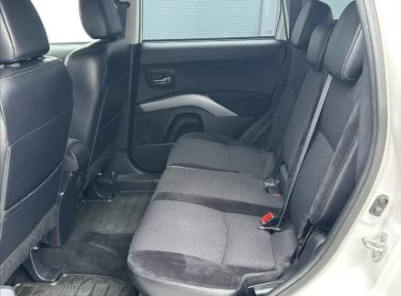 Mitsubishi - Outlander