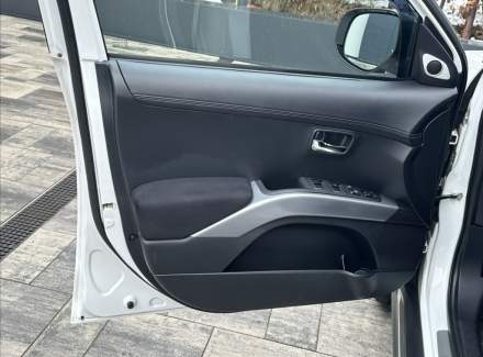 Mitsubishi - Outlander