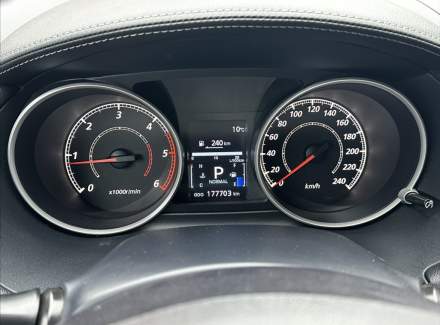 Mitsubishi - Outlander