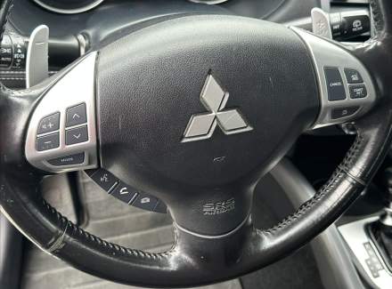 Mitsubishi - Outlander