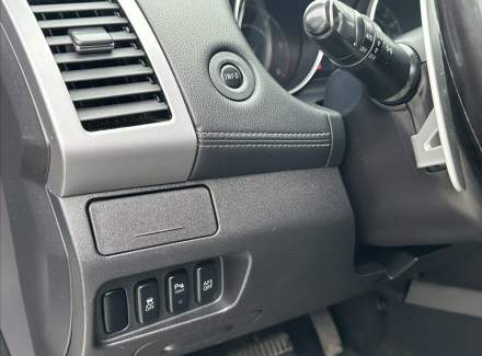 Mitsubishi - Outlander