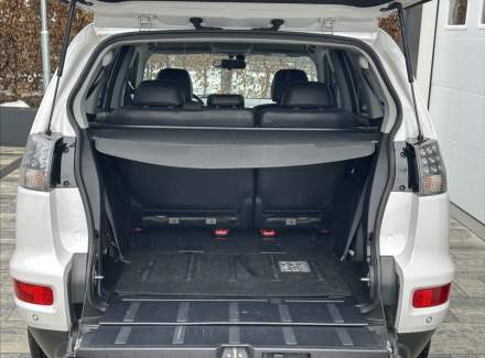 Mitsubishi - Outlander