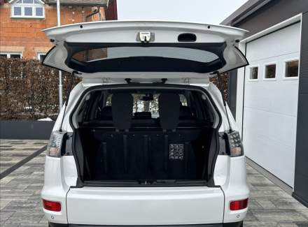 Mitsubishi - Outlander
