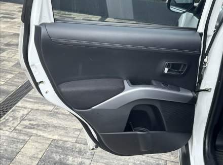 Mitsubishi - Outlander