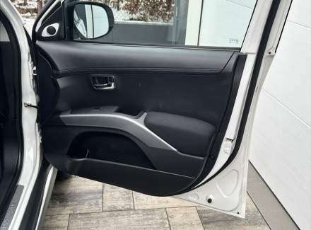 Mitsubishi - Outlander