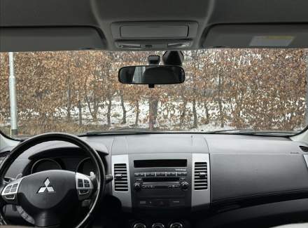 Mitsubishi - Outlander