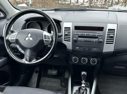 Mitsubishi - Outlander