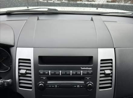 Mitsubishi - Outlander