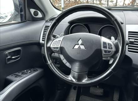Mitsubishi - Outlander