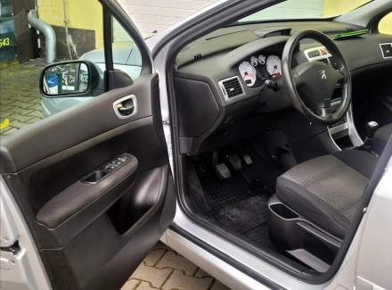 Peugeot - 307