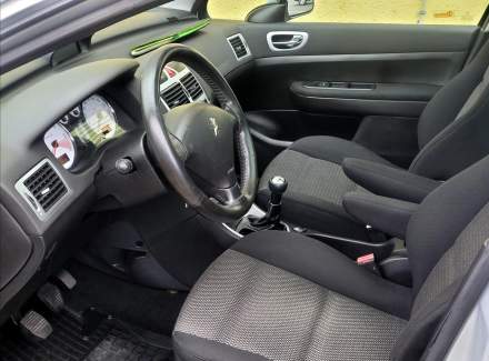 Peugeot - 307