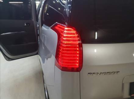 Peugeot - 5008