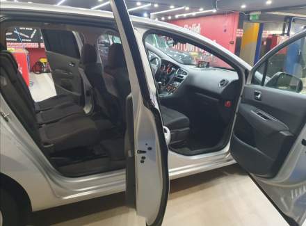 Peugeot - 5008