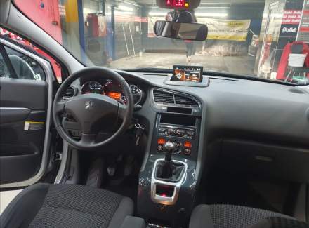 Peugeot - 5008