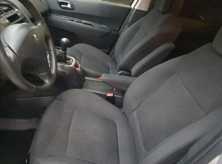 Peugeot - 5008