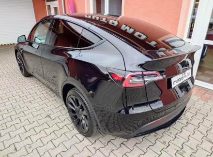 Tesla - Model Y