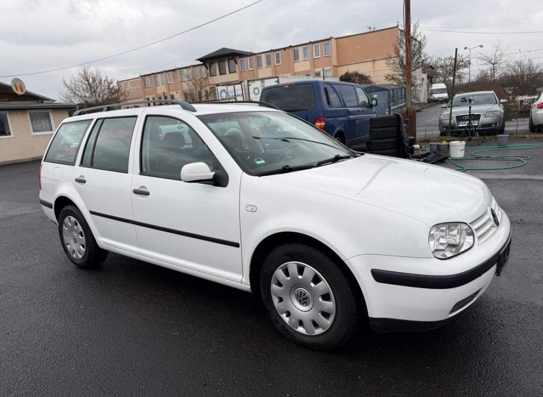 Volkswagen - Golf
