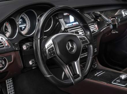 Mercedes-Benz - CLS