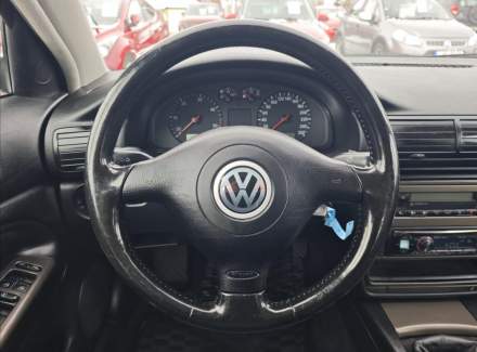 Volkswagen - Passat