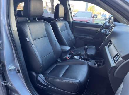 Mitsubishi - Outlander