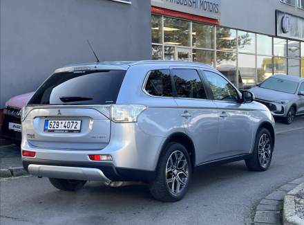 Mitsubishi - Outlander