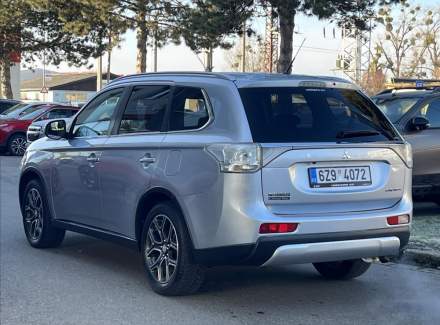 Mitsubishi - Outlander