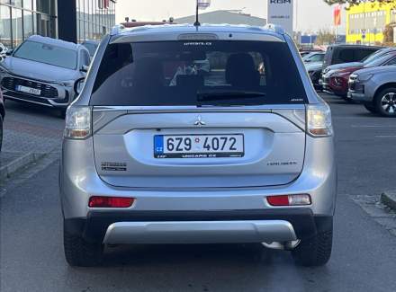 Mitsubishi - Outlander