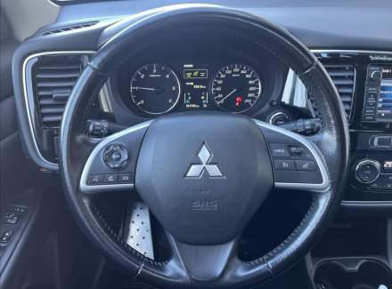 Mitsubishi - Outlander
