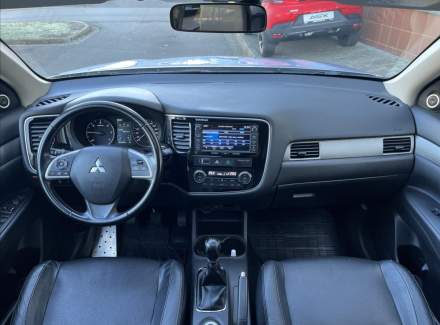 Mitsubishi - Outlander