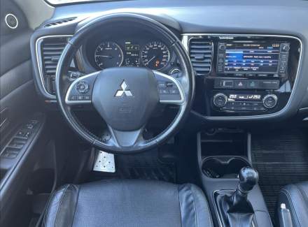 Mitsubishi - Outlander