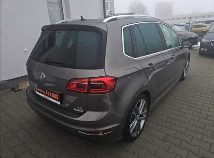 Volkswagen - Golf