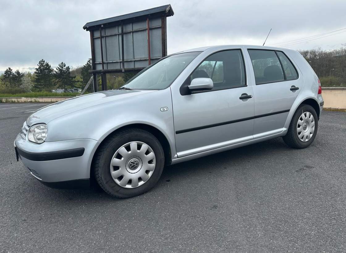 Volkswagen - Golf