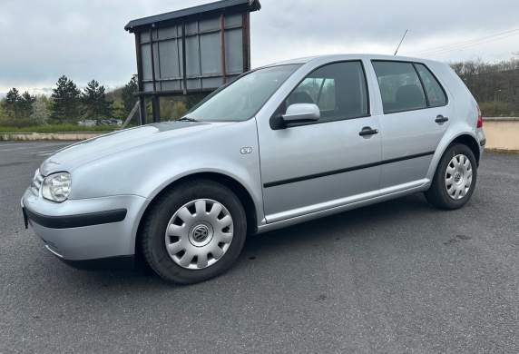 Volkswagen - Golf