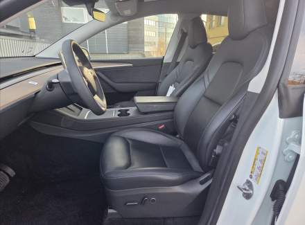 Tesla - Model Y