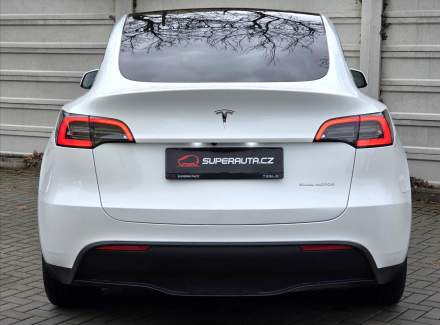 Tesla - Model Y