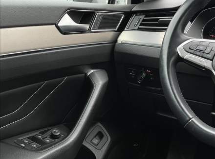 Volkswagen - Passat