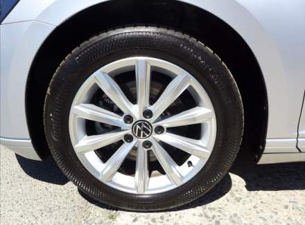 Volkswagen - Passat