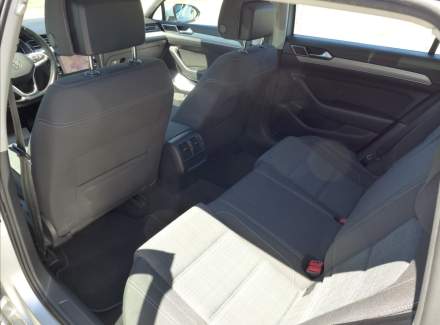 Volkswagen - Passat