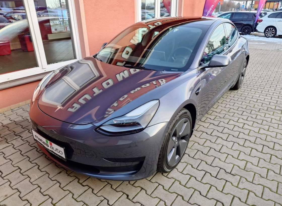 Tesla - Model 3