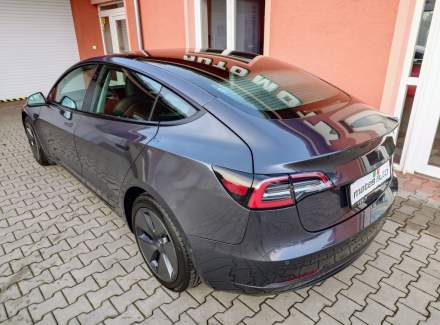 Tesla - Model 3